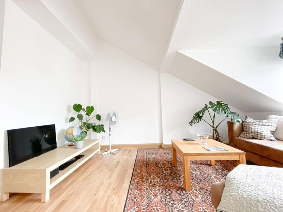 Schoene Ferienwohnung Mit Blick Ueber Stadtwald Leipzig Exterior foto